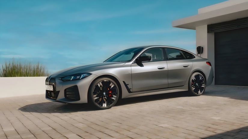 새로운 BMW i4 M60이 자체 M3를 무너뜨릴 수 있을까요? 최고출력이 601마력으로 강화된 신형 모델의 공식 이미지가 공개됐다.