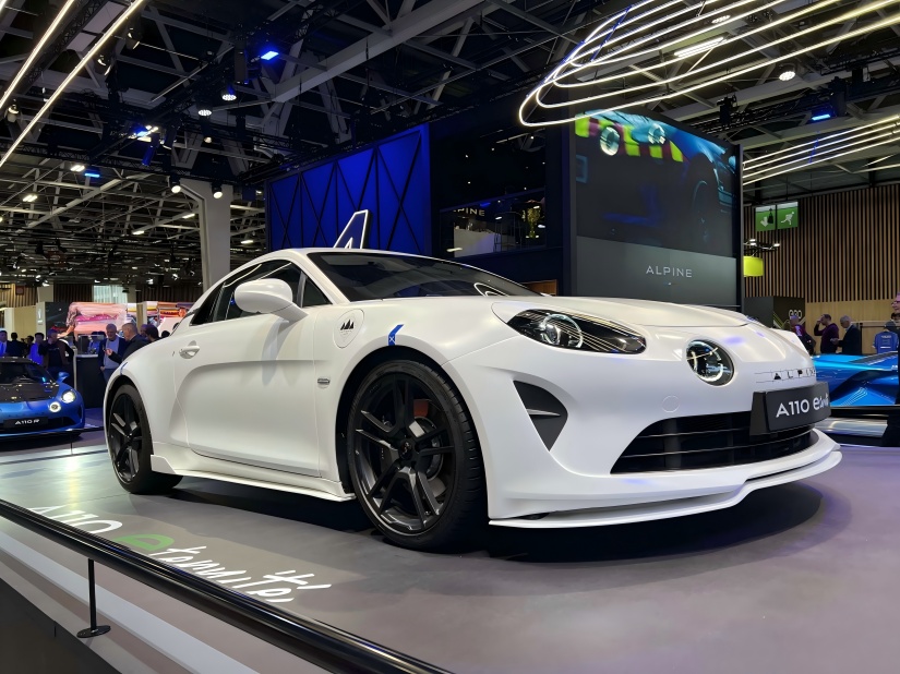 알파인 A110 EV 티저 공개; 2026년 출시 예정